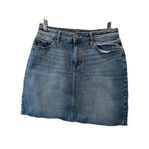 Old Navy Womens Mini Denim Jean Skirt Size 6 Blue Stretch Pockets Raw Hem Y2K